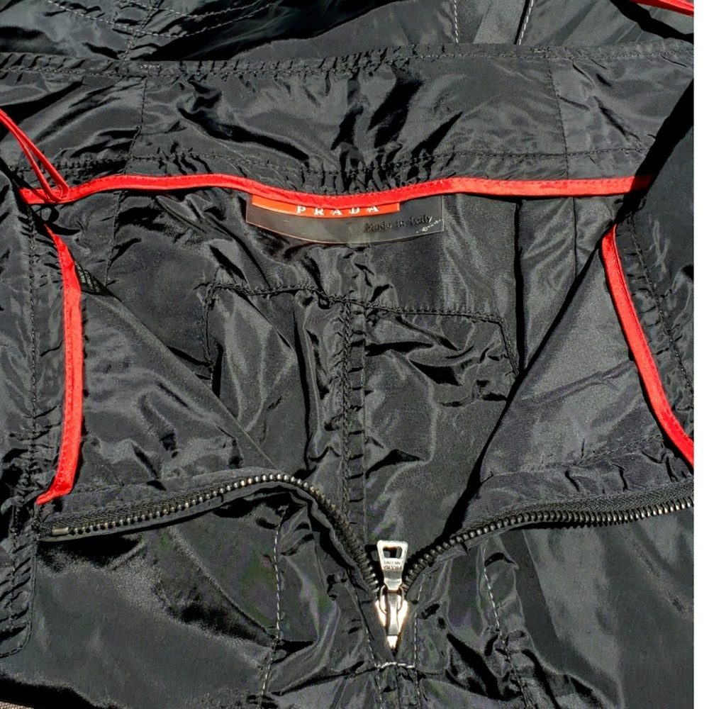 Prada nylon skirt with decorative stitching  s.42